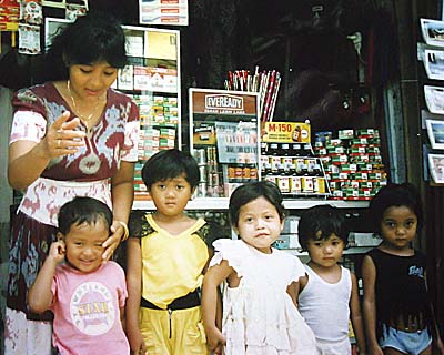'Family in Bukit Lawang' by Asienreisender